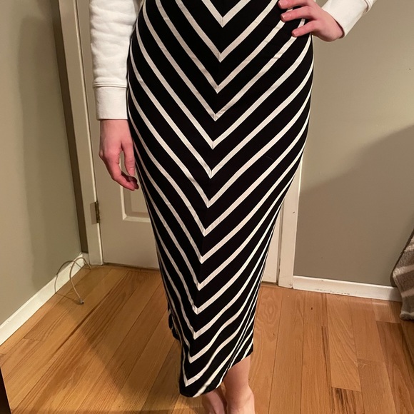 Black and white midi skirt, like NEW 🦩🦩🦩 - Picture 2 of 3